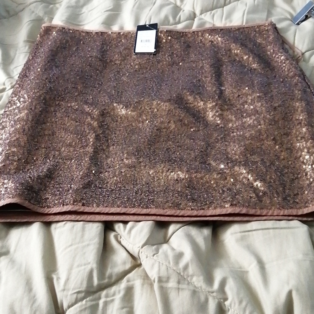 NWT Laura Beautiful Sequin Skirt